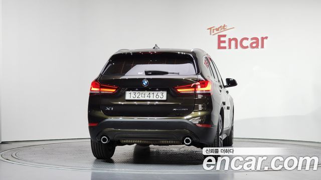 BMW X1 (F48) xDrive 20i Advantage 2020 — фото 4