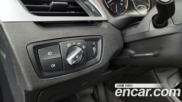 BMW X1 (F48) xDrive 20i Advantage 2020 — фото 15