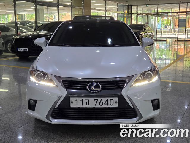 Lexus CT200h 1.8 Supreme ZWA10 2015 — фото 2