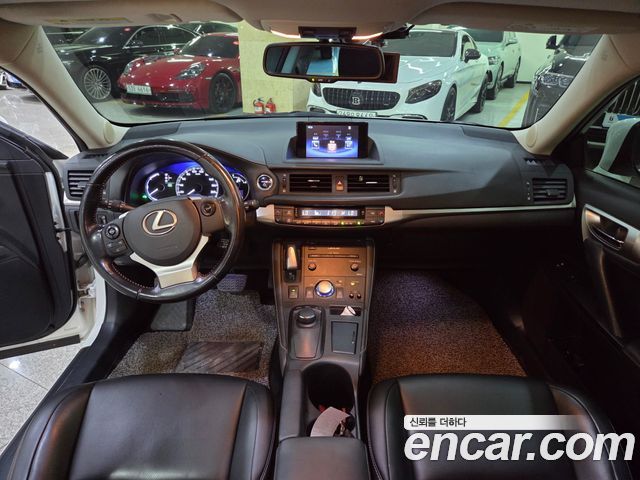 Lexus CT200h 1.8 Supreme ZWA10 2015 — фото 8