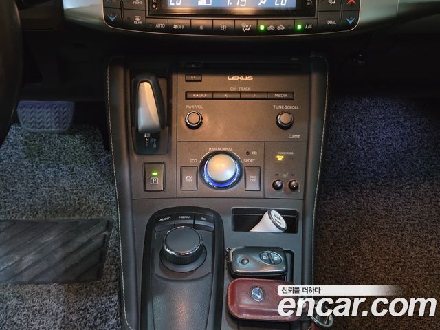 Lexus CT200h 1.8 Supreme ZWA10 2015 — фото 17