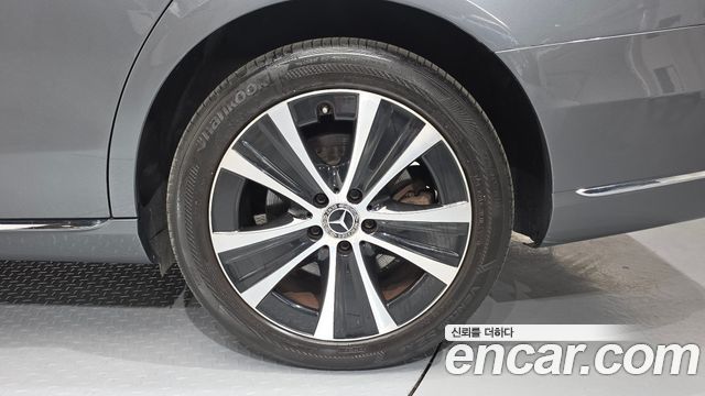 Mercedes-Benz E-Class (W213) E300e Exclusive 2019 — фото 21