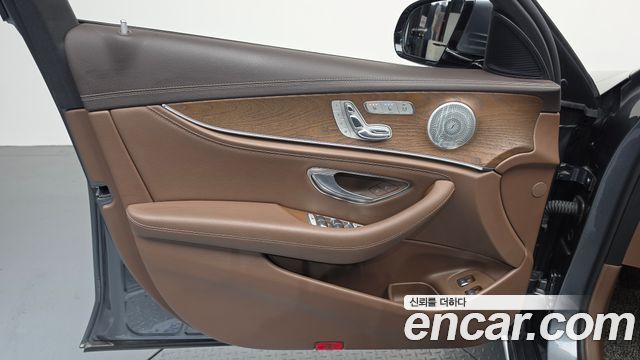 Mercedes-Benz E-Class (W213) E300e Exclusive 2019 — фото 24