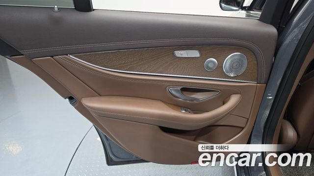 Mercedes-Benz E-Class (W213) E300e Exclusive 2019 — фото 25