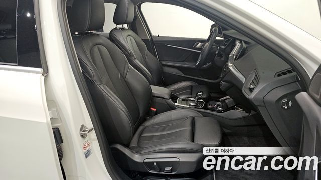 BMW 1 Series (F40) 120i Sports 2021 — фото 12