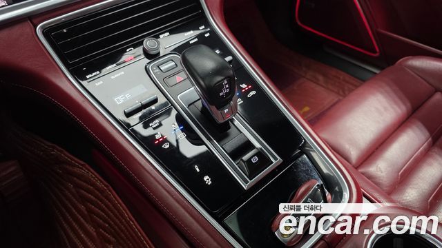 Porsche Panamera (971) 3.0 AWD 2018 — фото 9