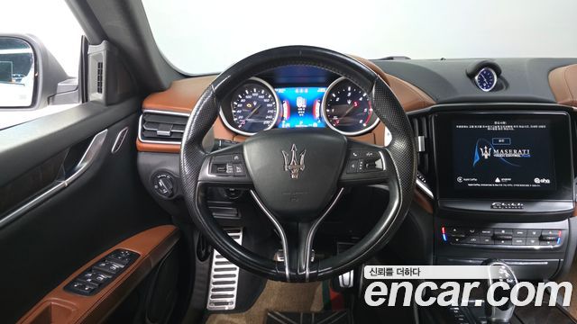 Maserati Ghibli 3.0 Diesel GranSport 3rd 2018 — фото 13