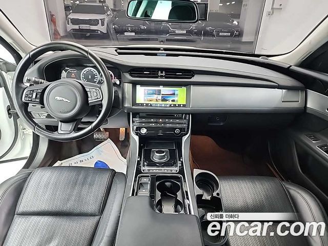 Jaguar XF (X260) 20d Prestige 2017 — фото 7