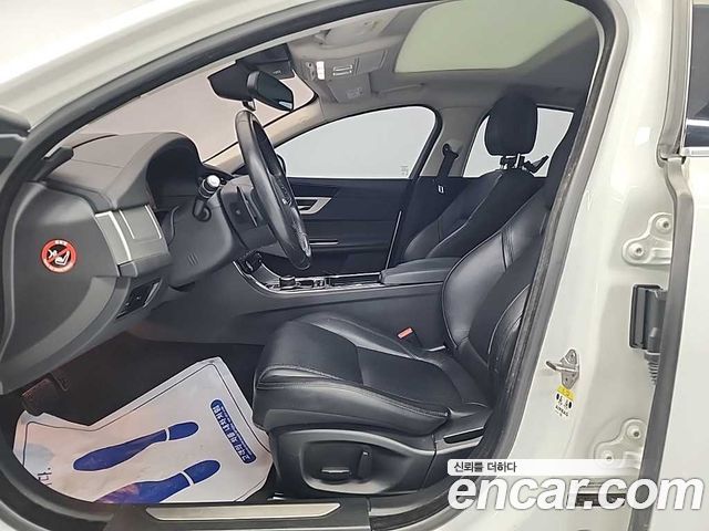 Jaguar XF (X260) 20d Prestige 2017 — фото 15