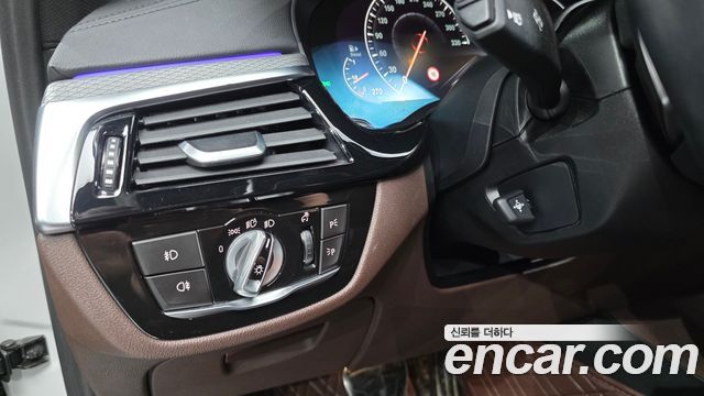 BMW 5 Series (G30) 520d M Sport Package Plus 2019 — фото 17