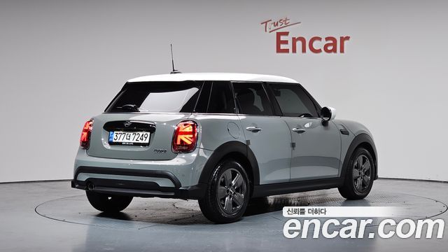 MINI Cooper 5Door Classic Third Generation 2022 — фото 2