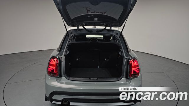 MINI Cooper 5Door Classic Third Generation 2022 — фото 20