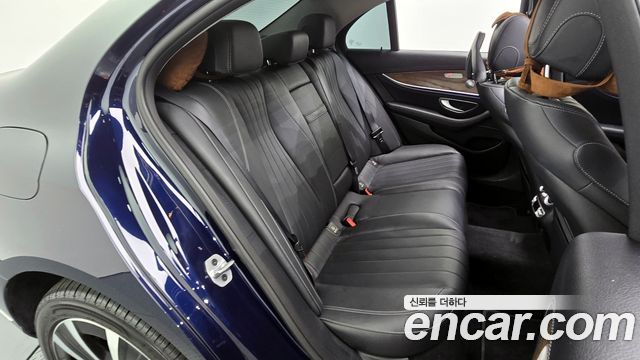 Mercedes-Benz E-Class (W213) E300e 4MATIC Exclusive 2020 — фото 11