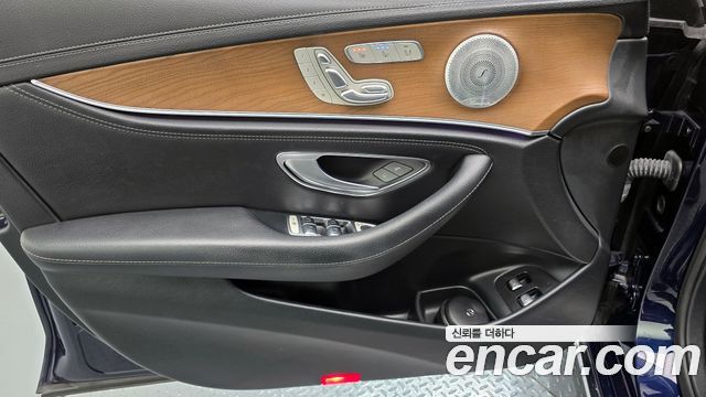 Mercedes-Benz E-Class (W213) E300e 4MATIC Exclusive 2020 — фото 24