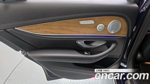 Mercedes-Benz E-Class (W213) E300e 4MATIC Exclusive 2020 — фото 25