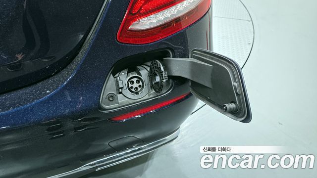 Mercedes-Benz E-Class (W213) E300e 4MATIC Exclusive 2020 — фото 37