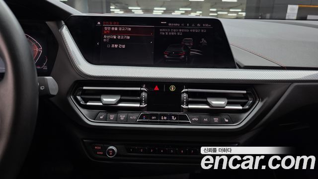 BMW 1 Series (F40) 118d Sport 2021 — фото 14
