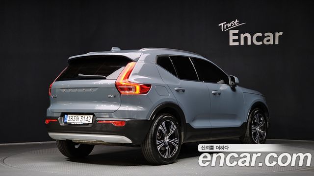 Volvo XC40 B4 Inscription 2021 — фото 2