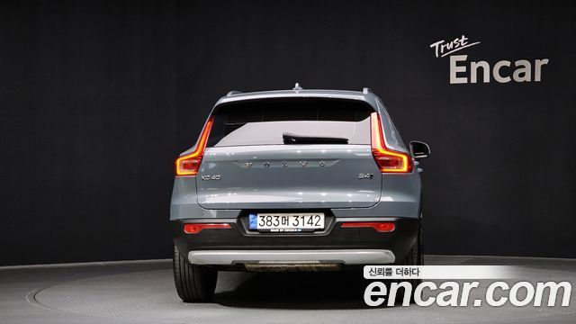 Volvo XC40 B4 Inscription 2021 — фото 4