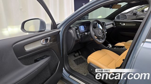 Volvo XC40 B4 Inscription 2021 — фото 10