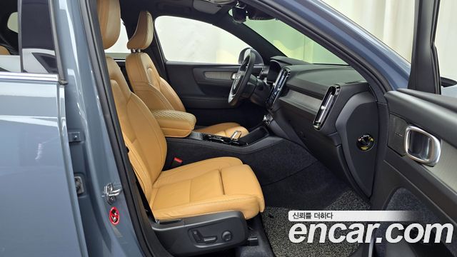 Volvo XC40 B4 Inscription 2021 — фото 11