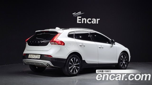 Volvo V40 Cross Country D3 2019 — фото 2