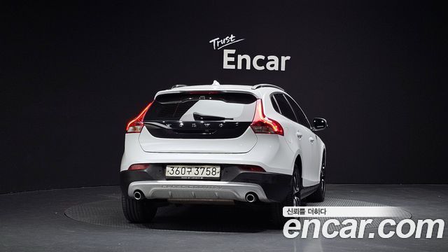 Volvo V40 Cross Country D3 2019 — фото 4
