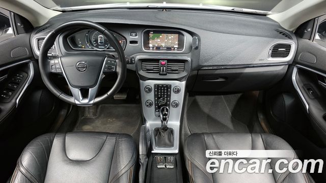 Volvo V40 Cross Country D3 2019 — фото 7