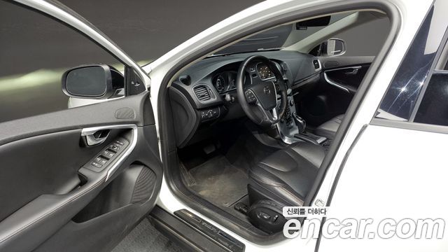 Volvo V40 Cross Country D3 2019 — фото 10