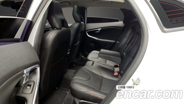 Volvo V40 Cross Country D3 2019 — фото 11