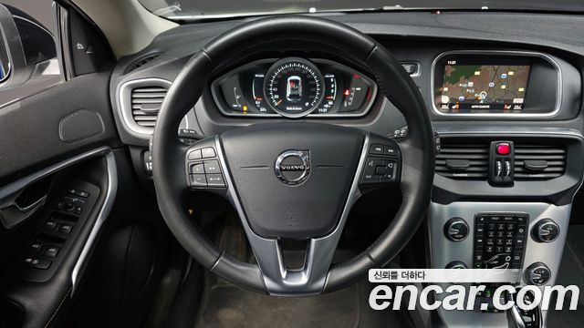 Volvo V40 Cross Country D3 2019 — фото 12