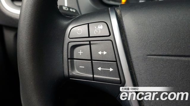 Volvo V40 Cross Country D3 2019 — фото 13