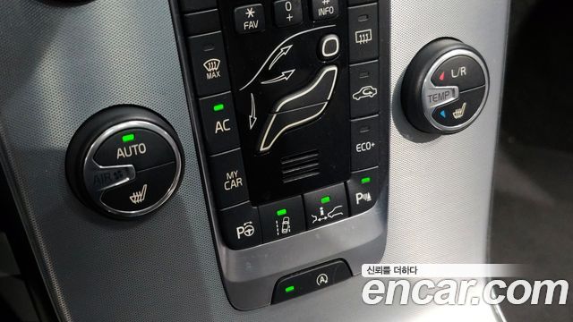 Volvo V40 Cross Country D3 2019 — фото 18