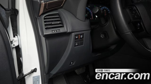 Toyota Alphard (IV) 2.5 HEV Executive AWD 2025 — фото 13
