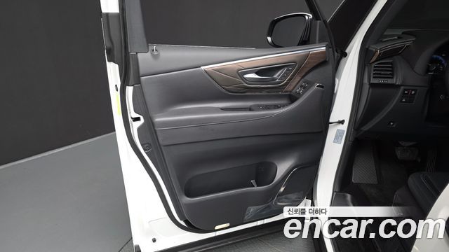 Toyota Alphard (IV) 2.5 HEV Executive AWD 2025 — фото 24