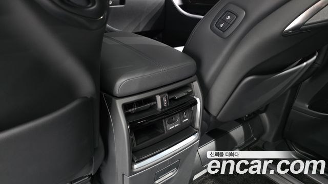 Toyota Alphard (IV) 2.5 HEV Executive AWD 2025 — фото 33