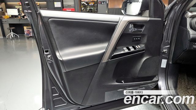 Toyota RAV4 2.5 2WD 4th 2018 — фото 24