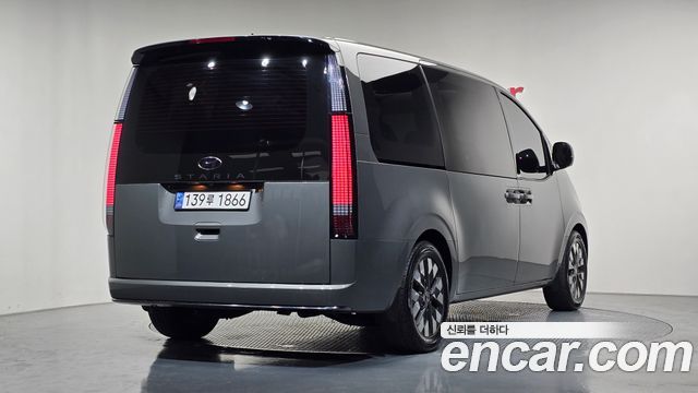 Hyundai Staria L3.5 Lounge 9-Seater Inspiration 2023 — фото 2