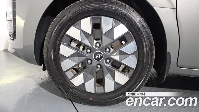 Hyundai Staria L3.5 Lounge 9-Seater Inspiration 2023 — фото 5