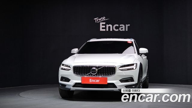 Volvo V90 Cross Country B5 Pro AWD 2021 — фото 3