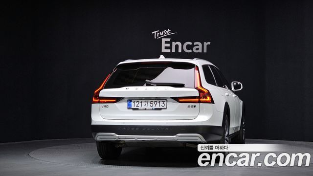 Volvo V90 Cross Country B5 Pro AWD 2021 — фото 4