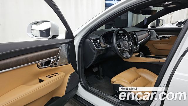 Volvo V90 Cross Country B5 Pro AWD 2021 — фото 10