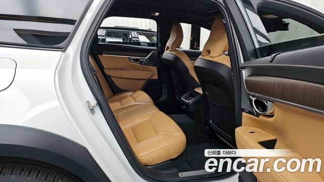 Volvo V90 Cross Country B5 Pro AWD 2021 — фото 12