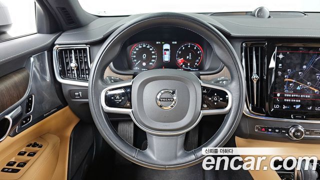 Volvo V90 Cross Country B5 Pro AWD 2021 — фото 13
