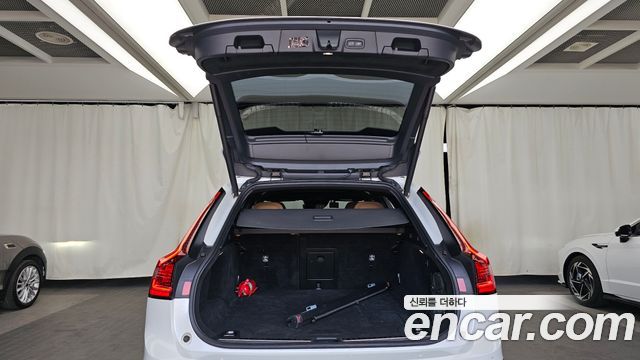 Volvo V90 Cross Country B5 Pro AWD 2021 — фото 20