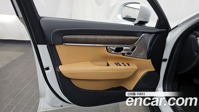 Volvo V90 Cross Country B5 Pro AWD 2021 — фото 24