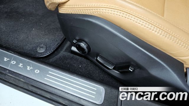 Volvo V90 Cross Country B5 Pro AWD 2021 — фото 32