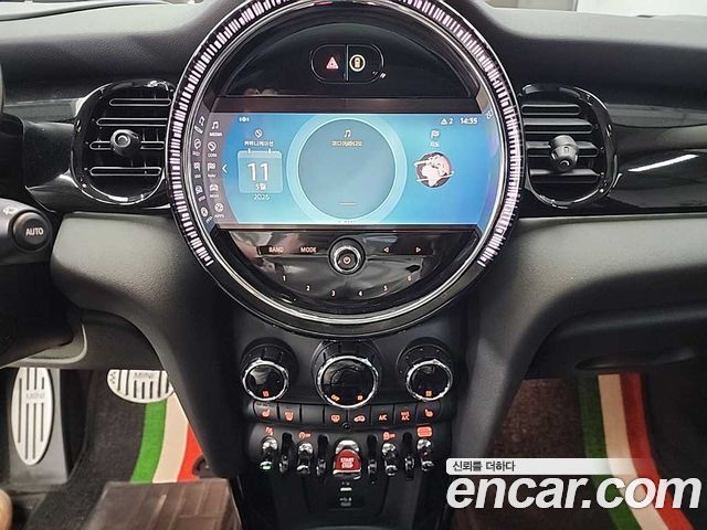 MINI Cooper S 5Door Classic Third Generation 2022 — фото 10