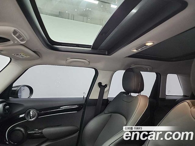 MINI Cooper S 5Door Classic Third Generation 2022 — фото 17