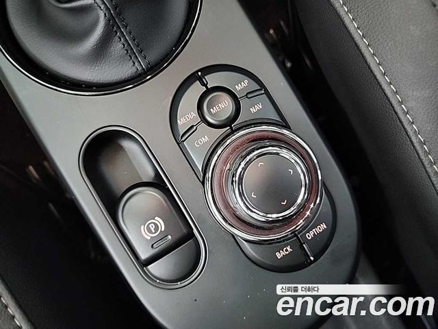 MINI Cooper S 5Door Classic Third Generation 2022 — фото 23